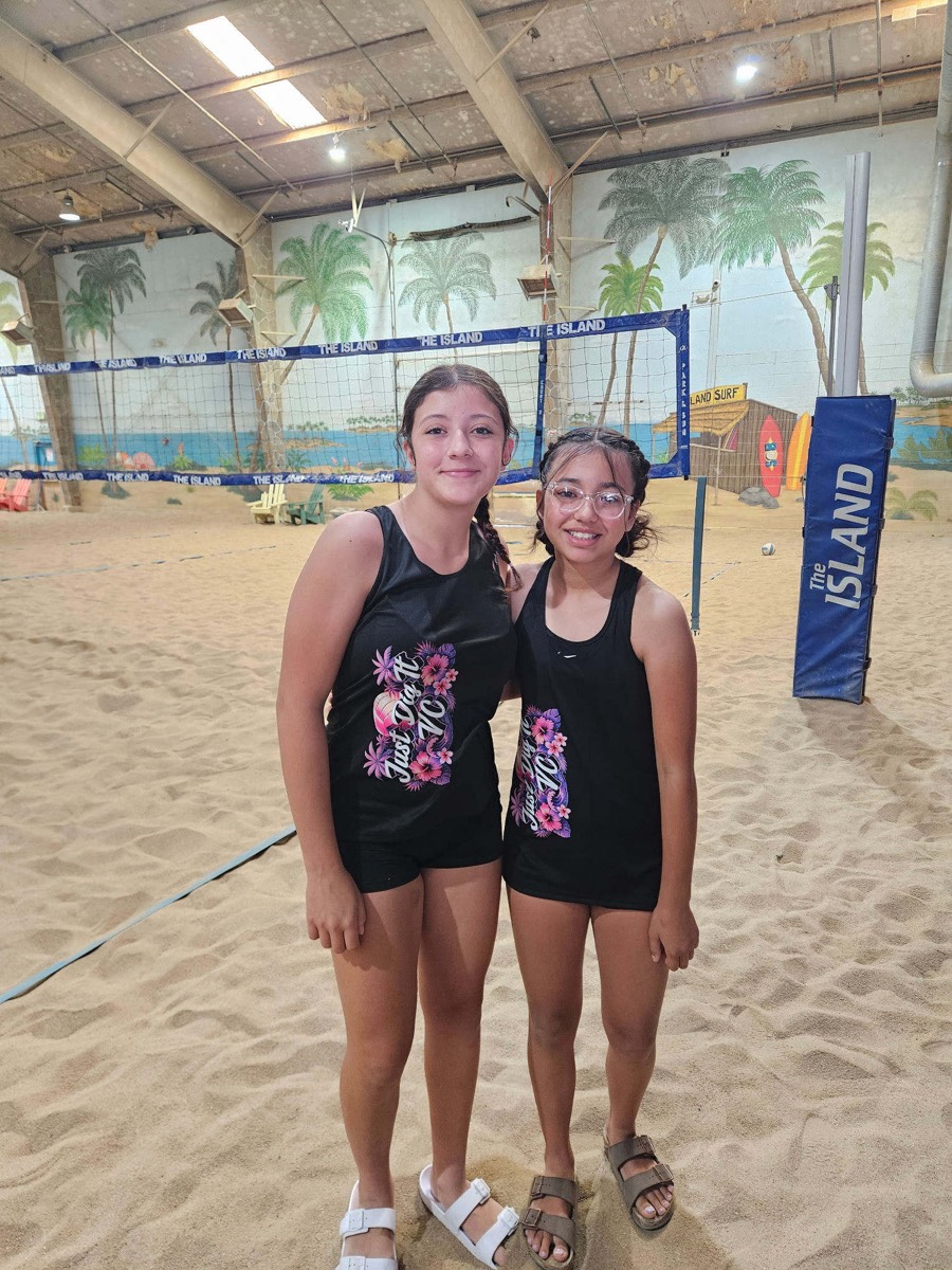 Just Dig It VC beach duo at the net